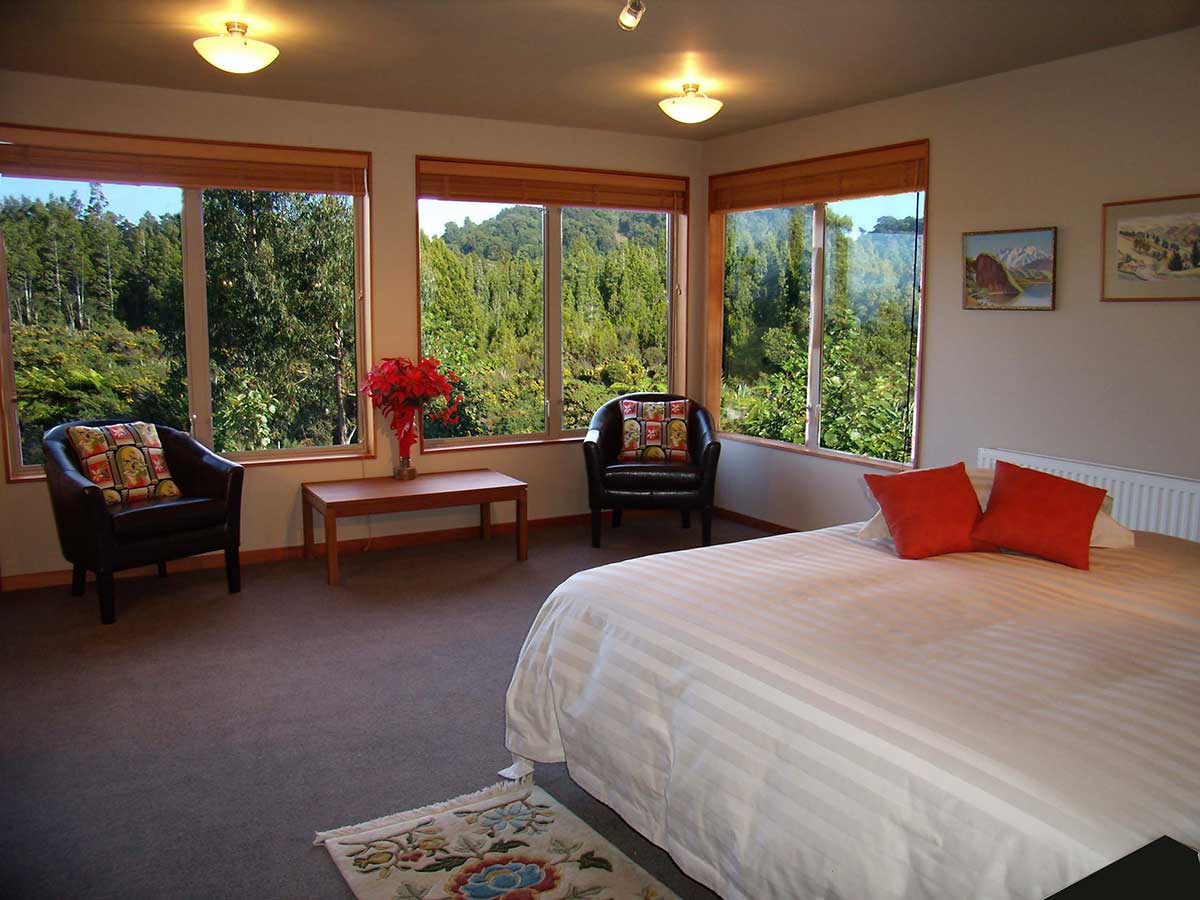 Paramata Lodge West Coast luxury accommodation - Tawhirimatea Suite bedroom