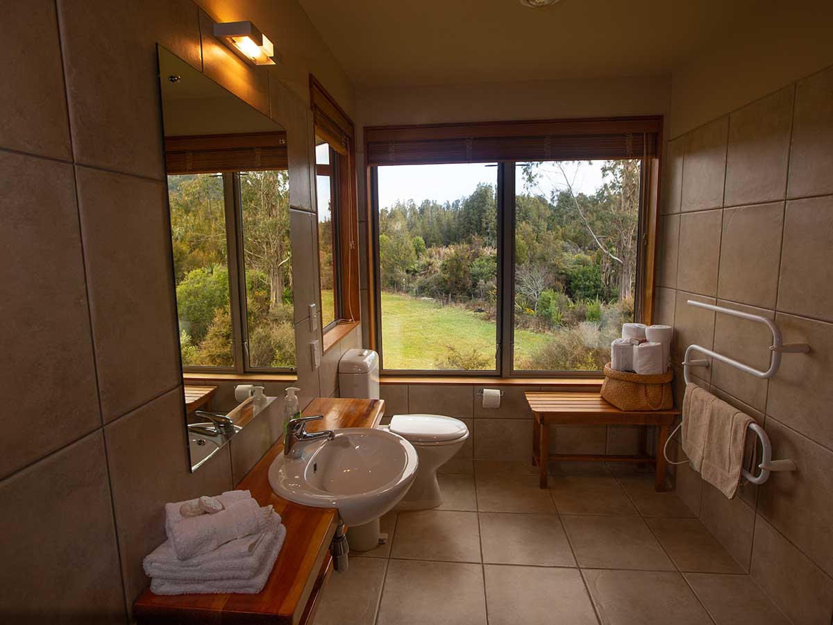 Paramata Lodge Luxury West Coast Accommodation - Tawhirimatea Suite ensuite bathroom